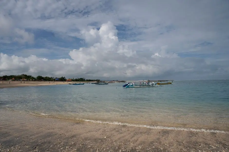 Pemandangan Pantai Tanjung Kalian