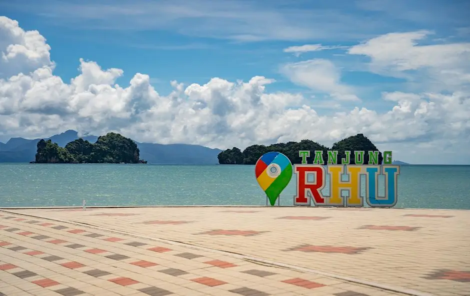 Pemandangan Pantai Tanjung Ular Muntok